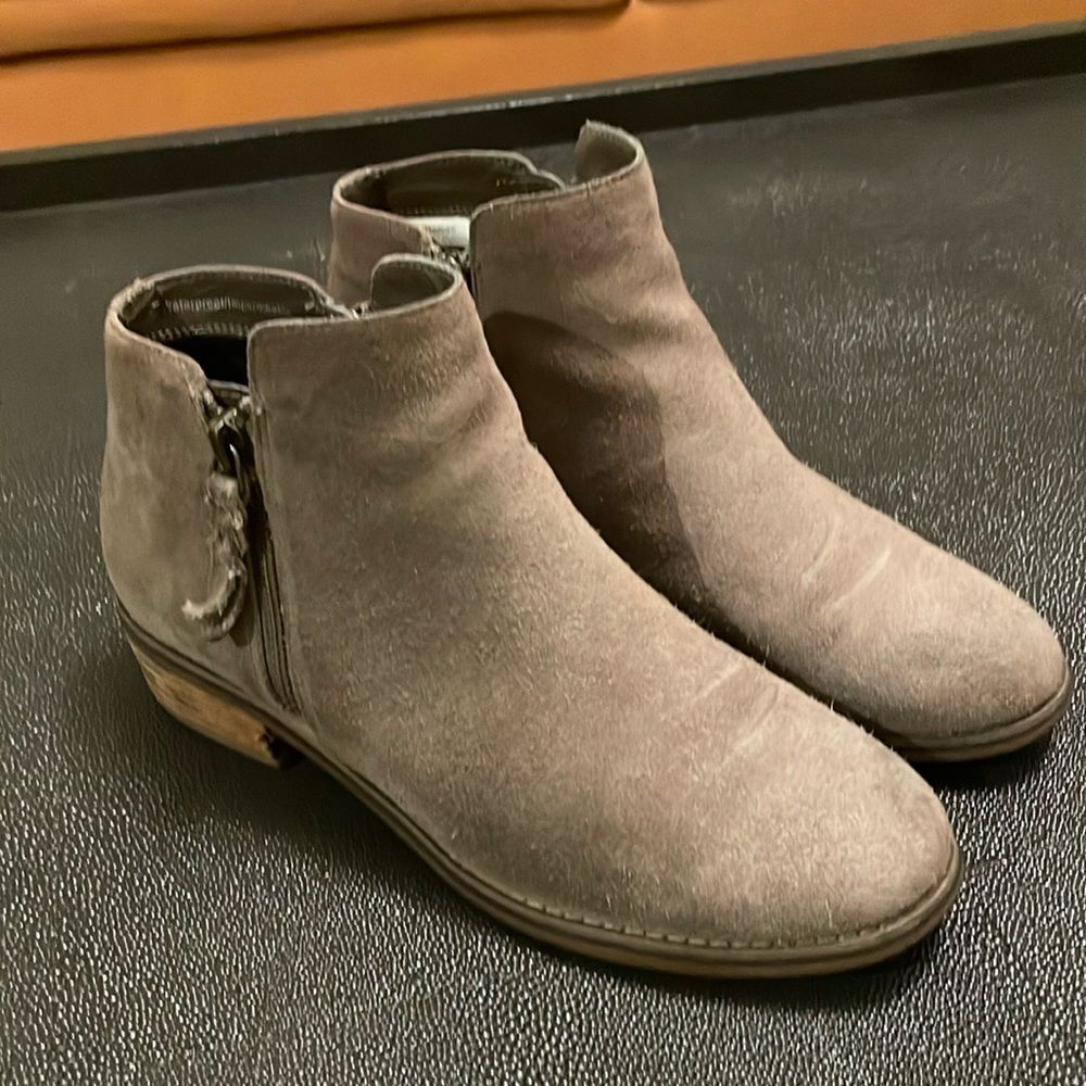 Blondo Waterproof Suede Ankle Boots size 8M